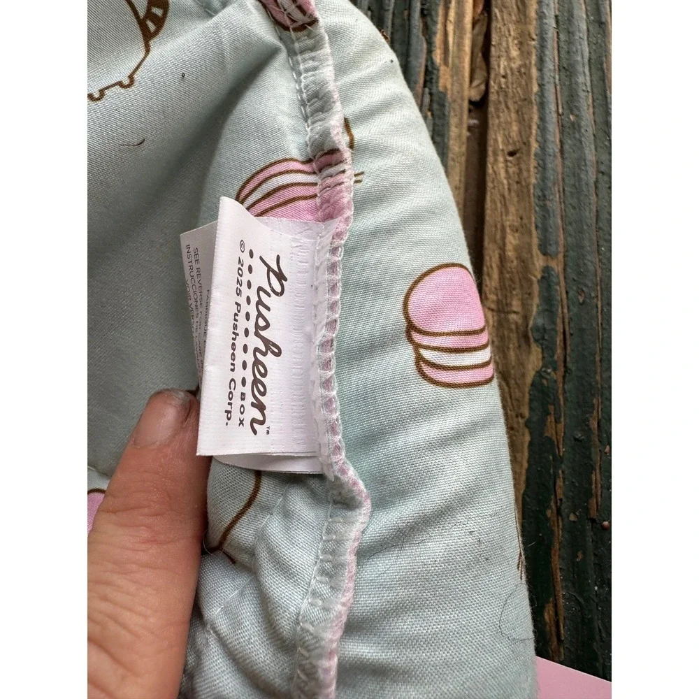 Pusheen Cat Kit Macaron Pet Bed Pink Blue Round Bolster CultureFly Exclusive‎